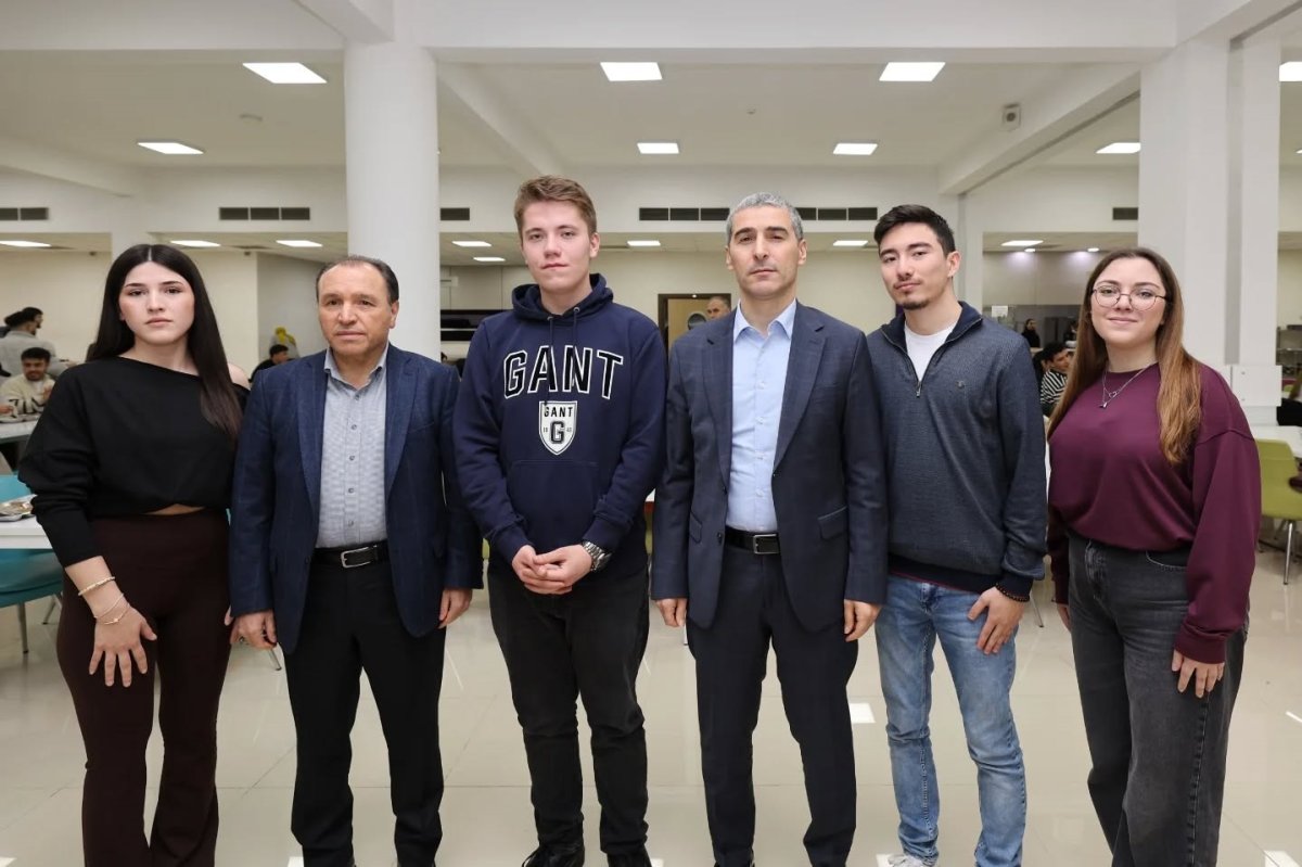 Vali Aktaş Öğrencilerle İftar Sofrasında Buluştu