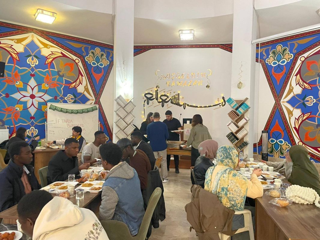 Afyon’da Uluslararası Öğrenciler İftar Sofrasında Buluştu
