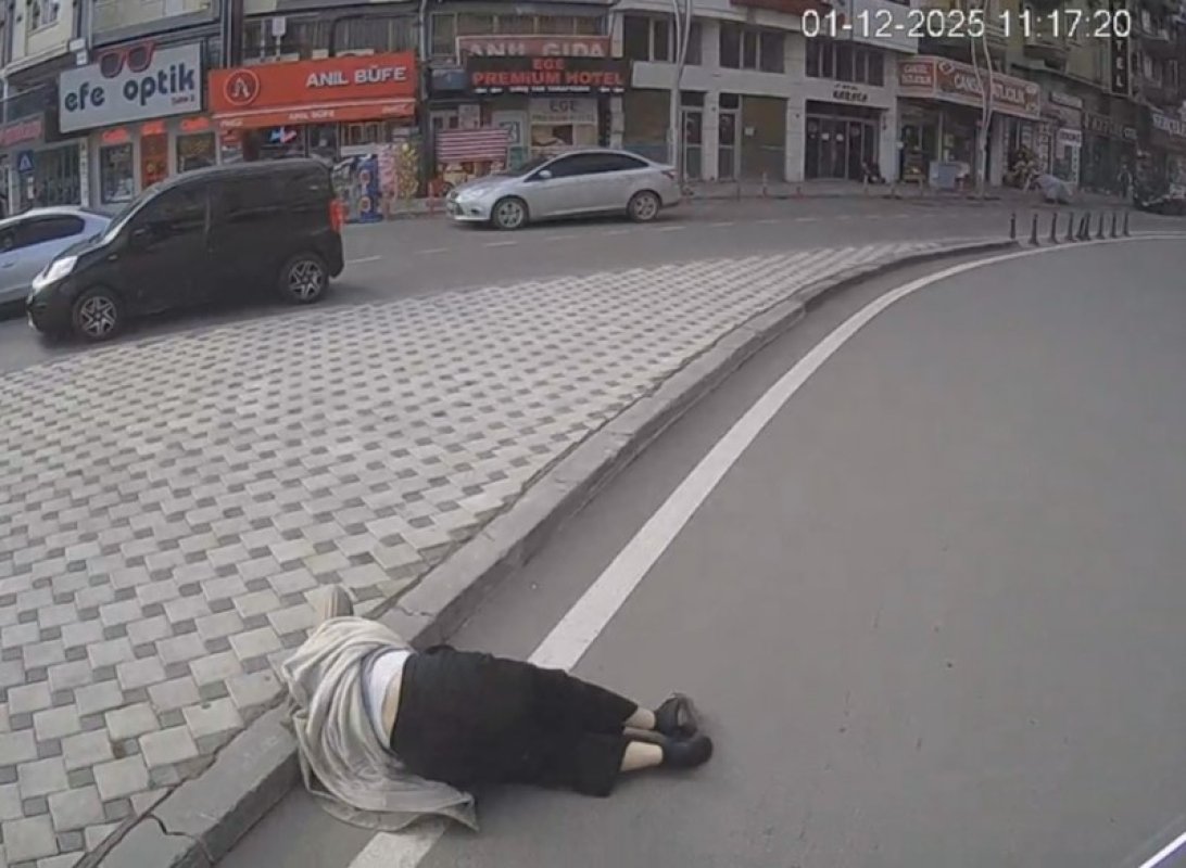 Otobüsün çarptığı kadının son anları kamerada