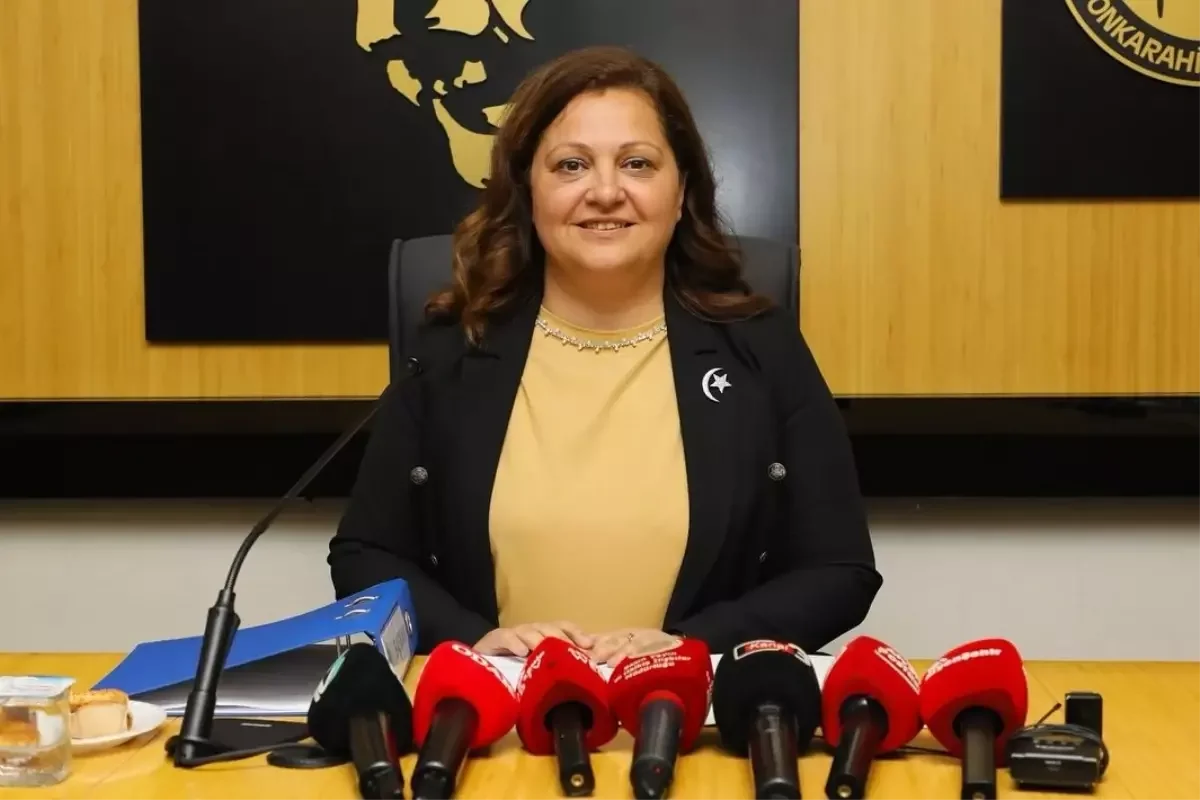 BAŞKAN KÖKSAL KADINLARIN GÜNÜNÜ KUTLADI